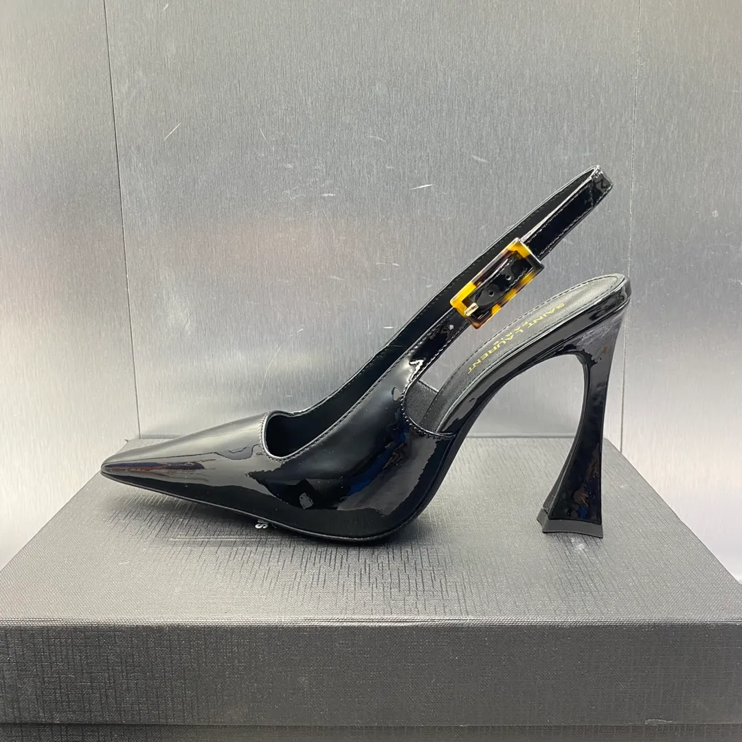👟👟Ex-factory price 660👟👟 𝐒𝐚𝐢𝐧𝐭 𝐋𝐚𝐮𝐫𝐞𝐧𝐭# Saint Laurent 23F/W small gold bar high heels continue the past high-end and elegant ysl small gold bar heels are really good-looking! Saint Laurent square pointed toe slingback high-heeled shoes. The small gold bar heels really fully highlight the neat and minimalist annual party party. 👟👟factory price. A must-have for arty. Flash sale. So eye-catching. Upper: Customized cow patent leather. Outsole: Genuine leather outsole. Size: 35-40 (40 customized items are not returnable)